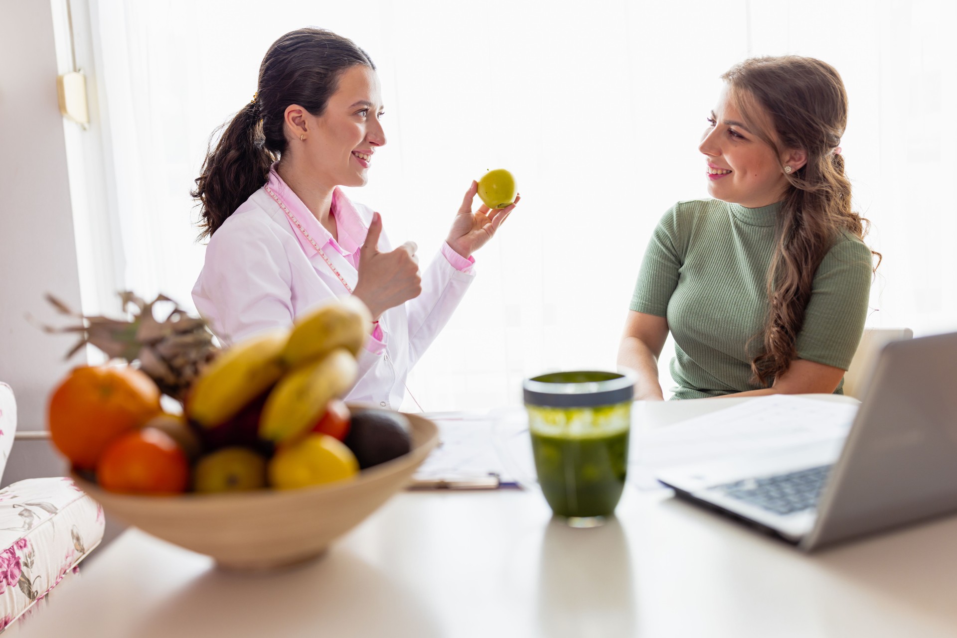 Nutritionist assesses patient's nutritional needs through thorough consultation